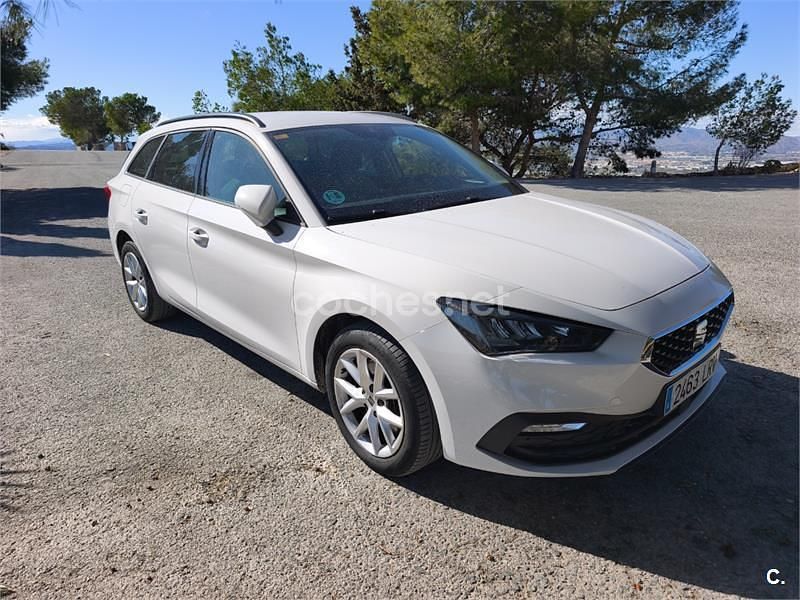 Usado Seat Leon Style 115 CV (84 kW) 2021 Blanco Familiar