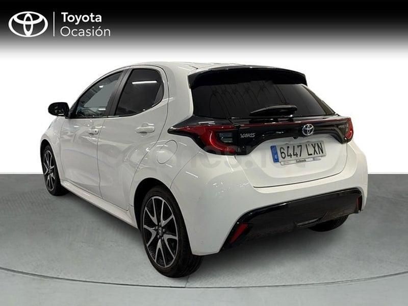Usado Toyota Yaris Hybrid Style 116 CV (85 kW) 2022 Blanco Berlina