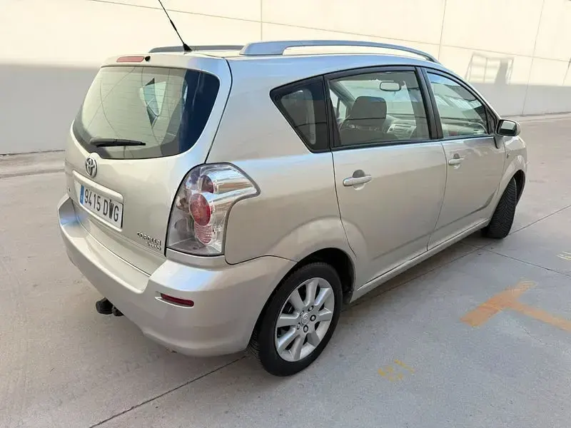Usado Toyota Corolla Verso Luna 129 CV (94 kW) 2006 Gris / plata Monovolumen