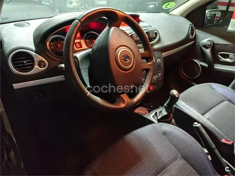 Usado Renault Clio GrandTour Dynamique 100 CV (73 kW) 2008 Beige Familiar