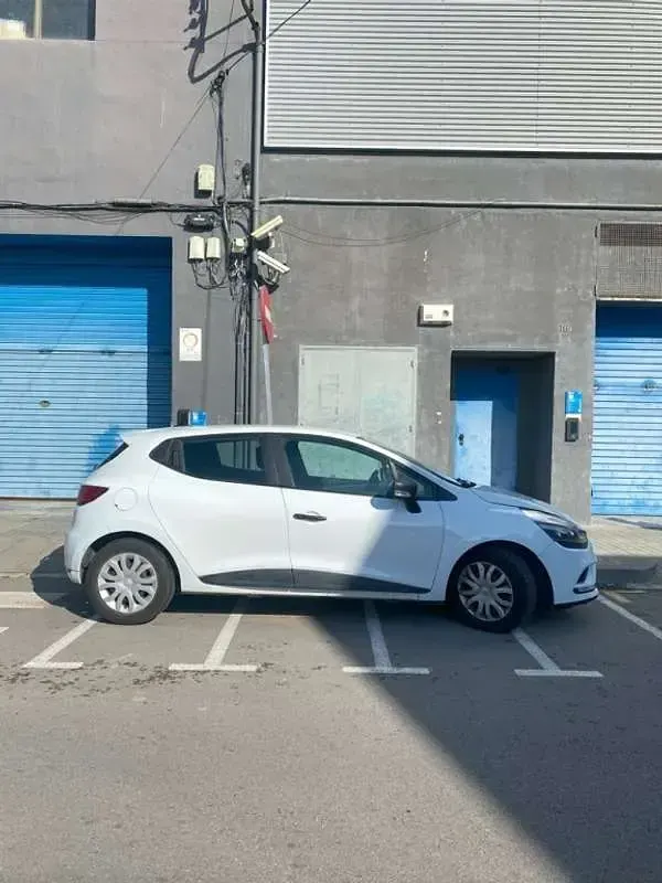 Usado Renault Clio Business 75 CV (55 kW) 2018 Blanco Utilitario