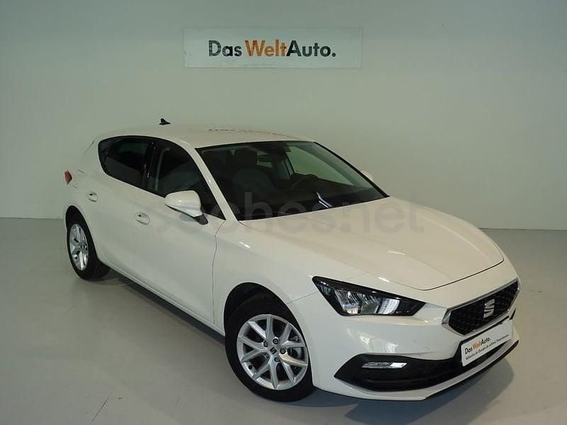 Usado Seat Leon Style 110 CV (80 kW) 2025 Blanco Berlina