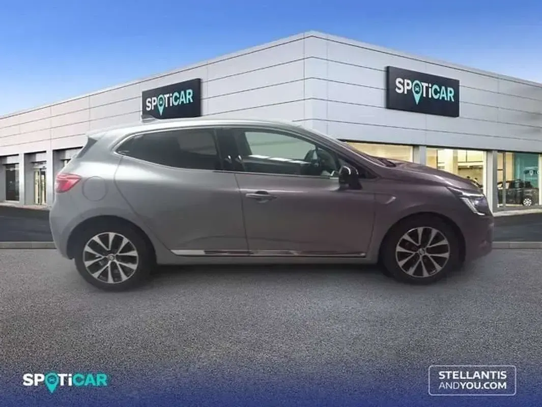 Usado Renault Clio Techno 91 CV (66 kW) 2023 Gris Utilitario