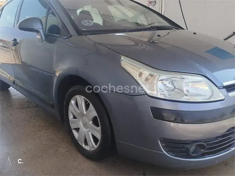 Usado Citroën C4 90 CV (66 kW) 2005 Gris / plata Berlina