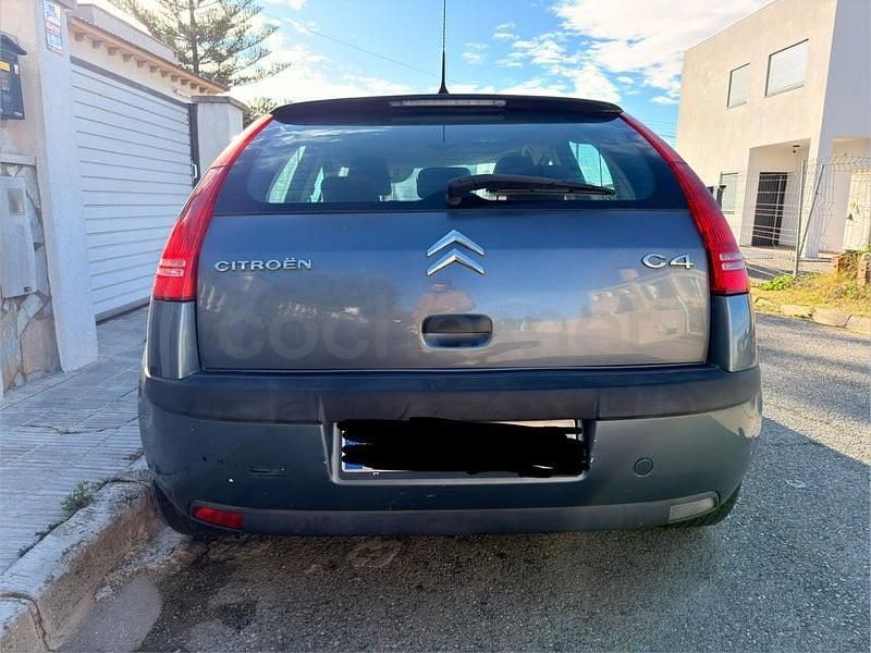 Usado Citroën C4 90 CV (66 kW) 2005 Azul Berlina