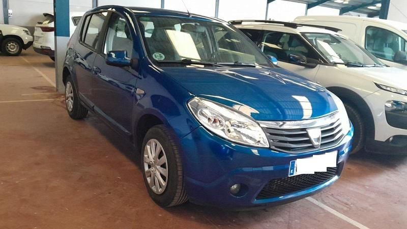 Usado Dacia Sandero Lauréate 86 CV (63 kW) 2009 Azul Utilitario
