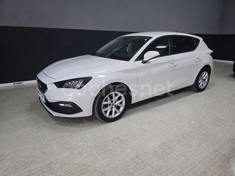Usado Seat Leon Style 115 CV (84 kW) 2021 Blanco Berlina