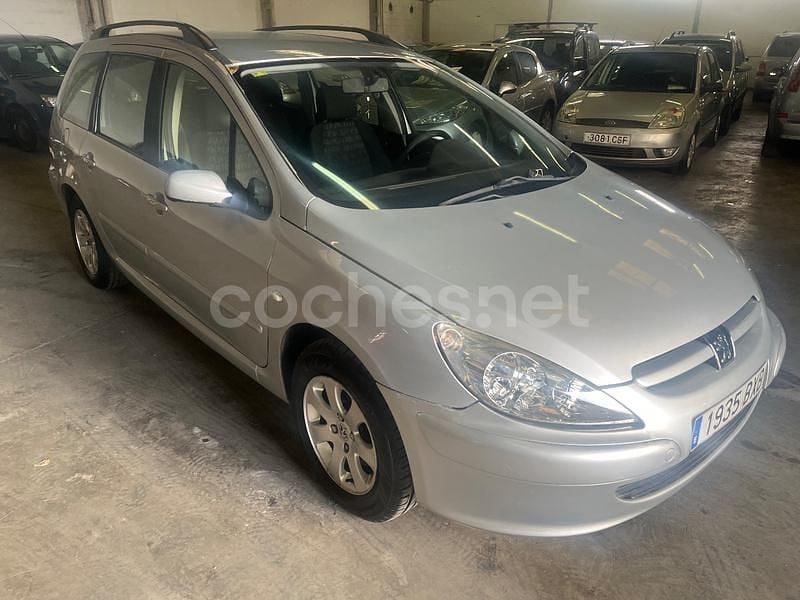 Usado Peugeot 307 110 CV (80 kW) 2002 Gris / plata Familiar