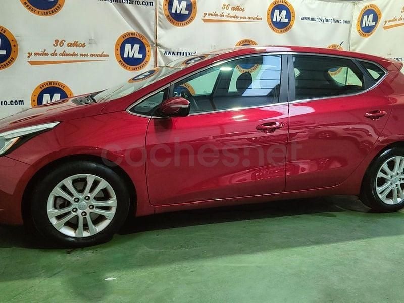 Używany Kia Ceed 100 KM (73 kW) 2013 Czerwony Hatchback