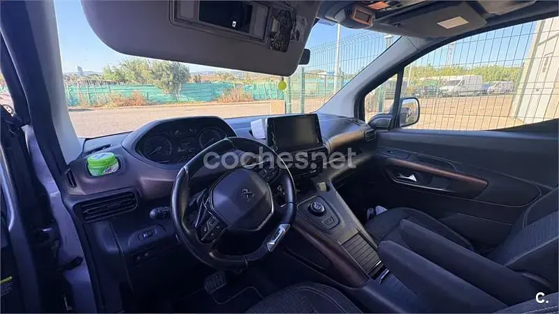 Usado Peugeot Rifter GT 130 CV (95 kW) 2023 Gris / plata Monovolumen