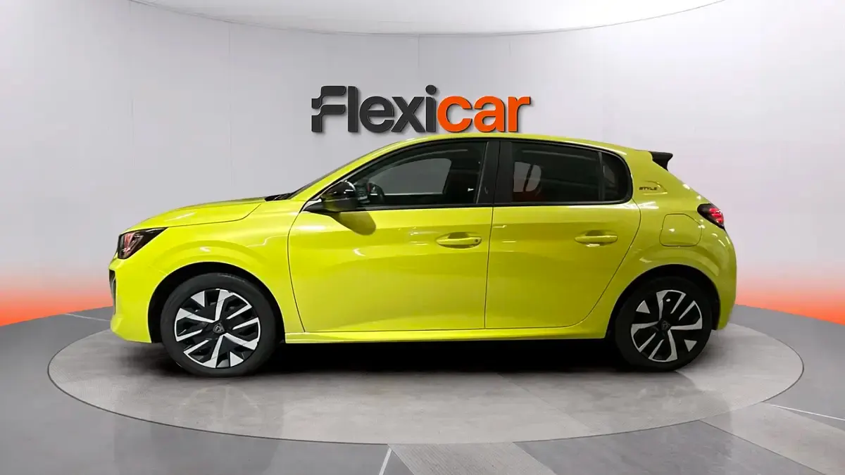 Usado Peugeot 208 Style 110 CV (80 kW) 2025 Amarillo Utilitario