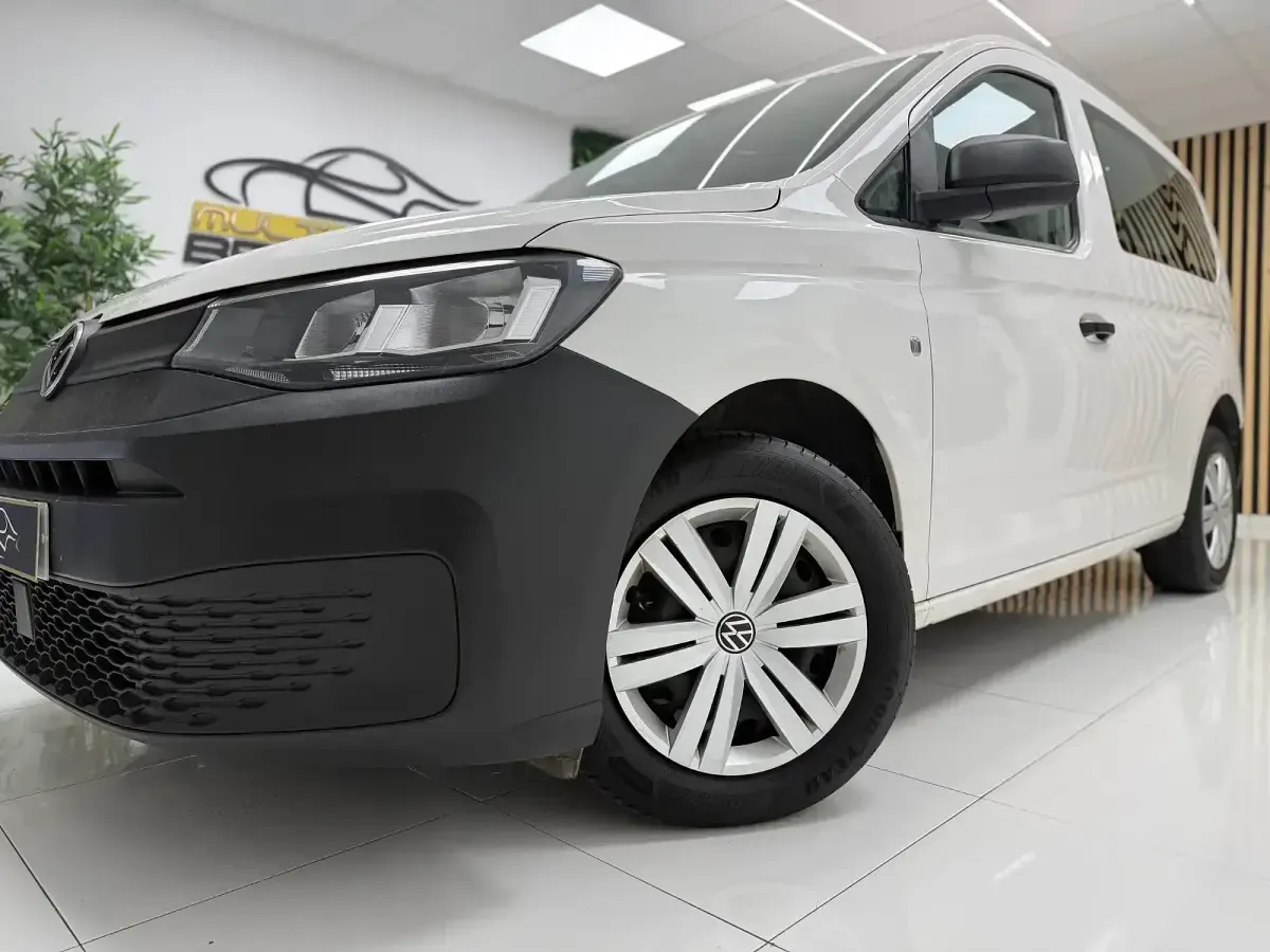 Usado VW Caddy 102 CV (75 kW) 2023 Blanco Monovolumen