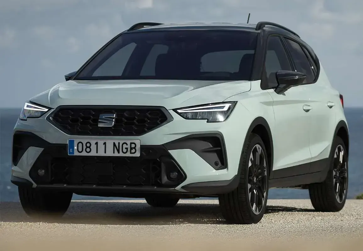 Usado Seat Arona Ecomotive 116 CV (85 kW) 2017 Burdeos SUV