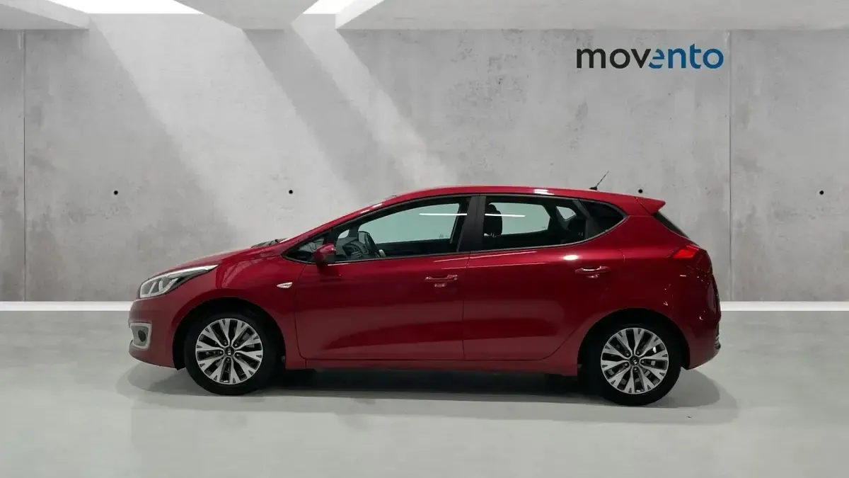 Usado Kia Ceed Plus 100 CV (73 kW) 2018 Rojo Utilitario