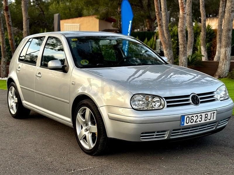 Usado VW Golf IV Highline 105 CV (77 kW) 2001 Gris / plata Berlina