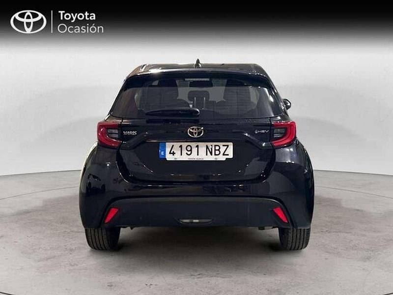 Usado Toyota Yaris Hybrid Active 116 CV (85 kW) 2025 Negro Berlina