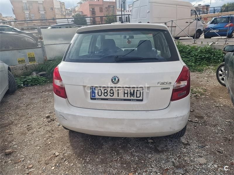 Usado Skoda Fabia Ambition 60 CV (44 kW) 2012 Blanco Berlina