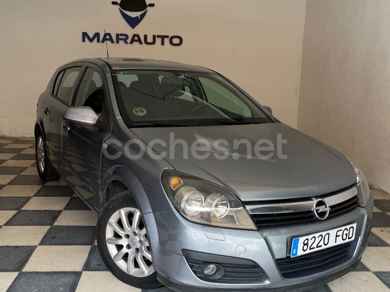 Gris / plata Usado 2007 Opel Astra Enjoy Berlina | 2400 € (Buen precio) - Imagen 1/4