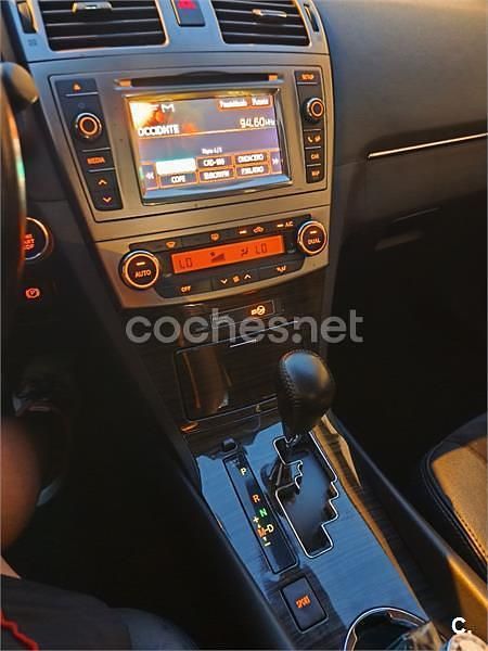 Usado Toyota Avensis Executive 150 CV (110 kW) 2012 Negro Berlina