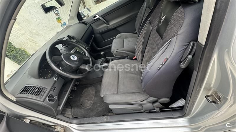 Usado VW Polo Match 75 CV (55 kW) 2002 Gris / plata Berlina