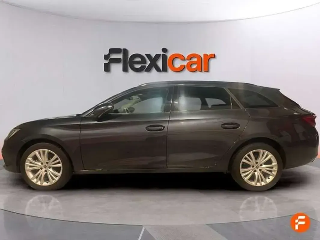 Usado Seat Leon Style 150 CV (110 kW) 2024 Negro Berlina