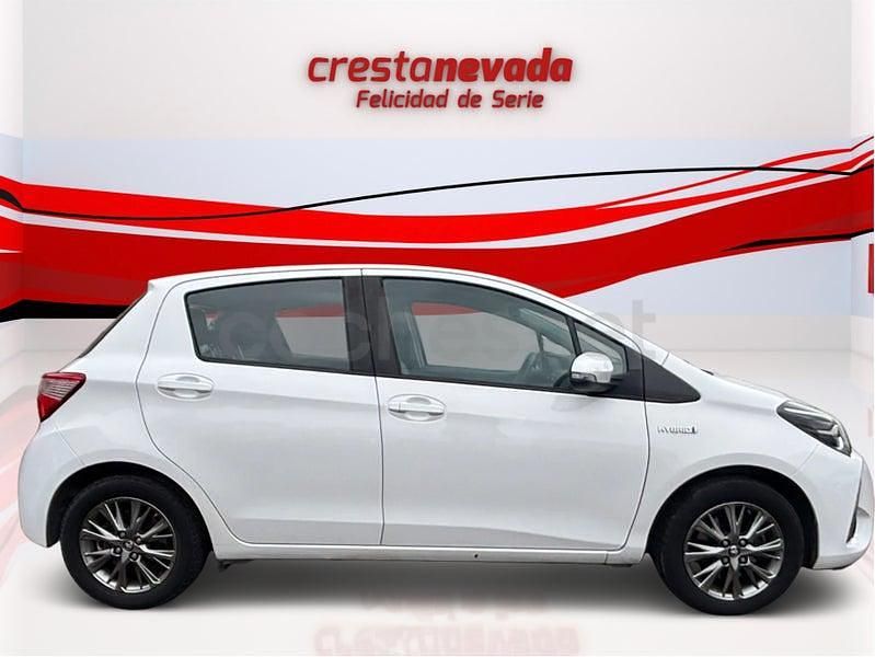 Usado Toyota Yaris Hybrid Active 100 CV (73 kW) 2019 Blanco Berlina
