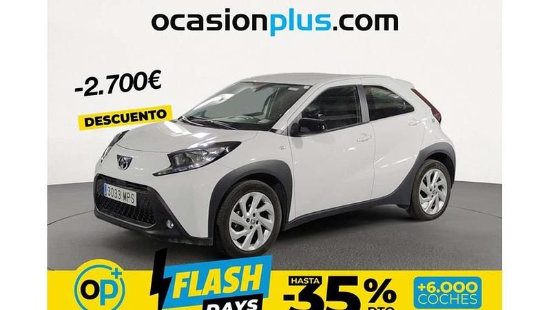 Usado Toyota Aygo Play 72 CV (52 kW) 2024 Blanco Utilitario