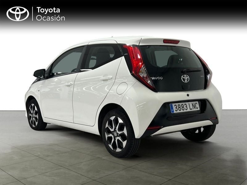 Usado Toyota Aygo X-play 72 CV (52 kW) 2021 Blanco Utilitario