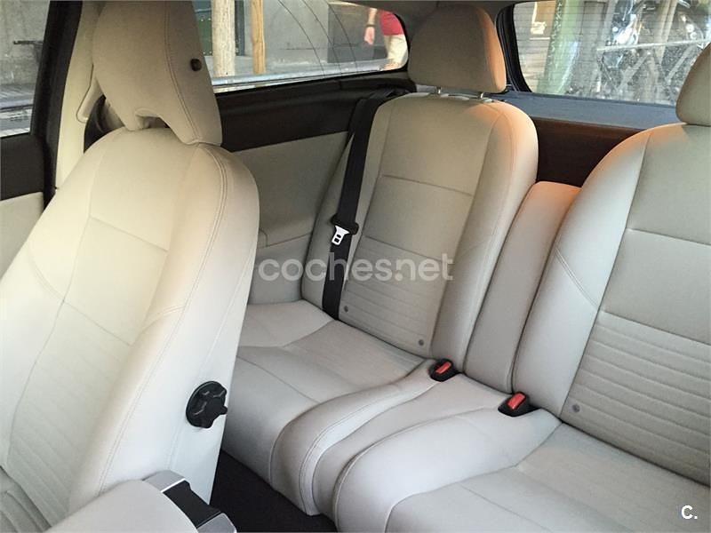 Usado Volvo C30 Momentum 109 CV (80 kW) 2011 Negro Utilitario