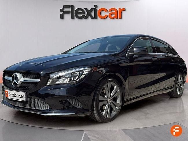 Usado Mercedes CLA180 Shooting Brake 122 CV (89 kW) 2018 Negro Familiar