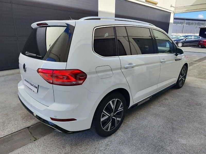 Usado VW Touran R-line 150 CV (110 kW) 2021 Blanco Monovolumen