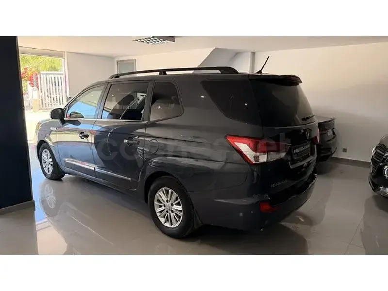 Usado SsangYong Rodius 178 CV (130 kW) 2016 Gris / plata Monovolumen