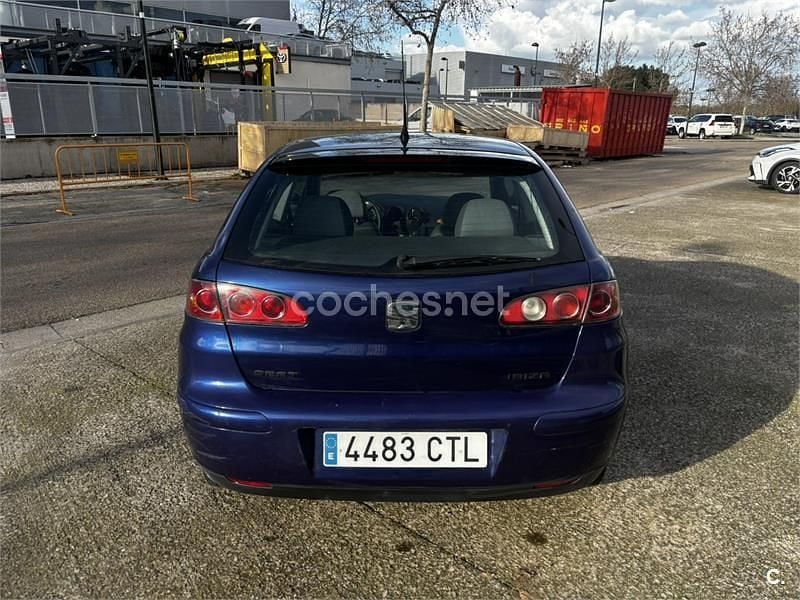 Usado Seat Ibiza Stella 75 CV (55 kW) 2004 Azul Utilitario