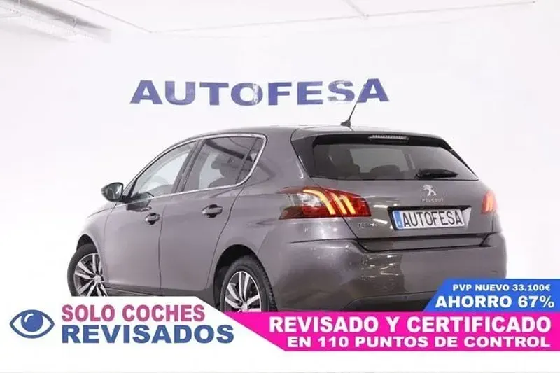 Usado Peugeot 308 Allure 130 CV (95 kW) 2019 Gris / plata Berlina