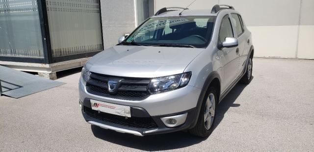 Plateado Usado 2014 Dacia Sandero Stepway Utilitario | 8600 € (Precio justo) - Imagen 1/4