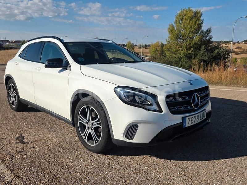 Usado Mercedes GLA180 122 CV (89 kW) 2020 Blanco SUV