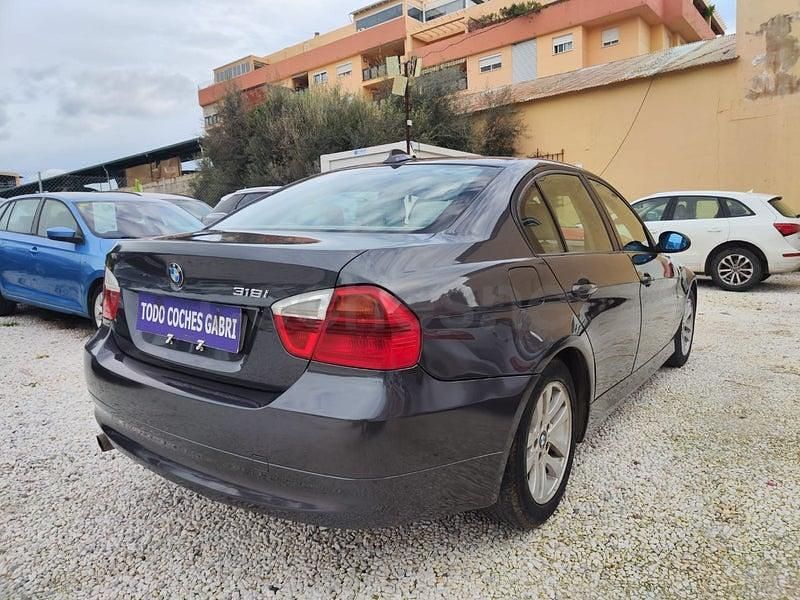 Usado BMW 318 129 CV (94 kW) 2006 Gris / plata Berlina