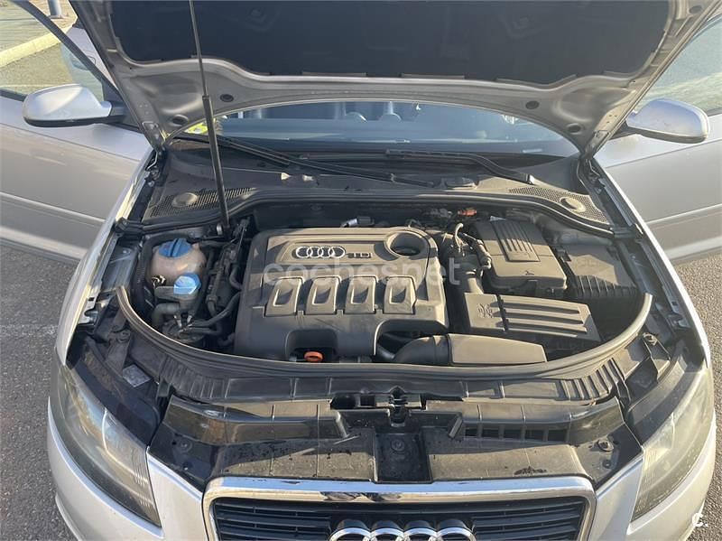 Usado Audi A3 Ambition 140 CV (102 kW) 2011 Gris / plata Utilitario
