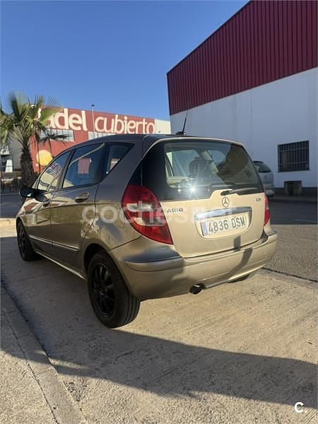 Usado Mercedes A180 Classic 109 CV (80 kW) 2005 Beige Monovolumen