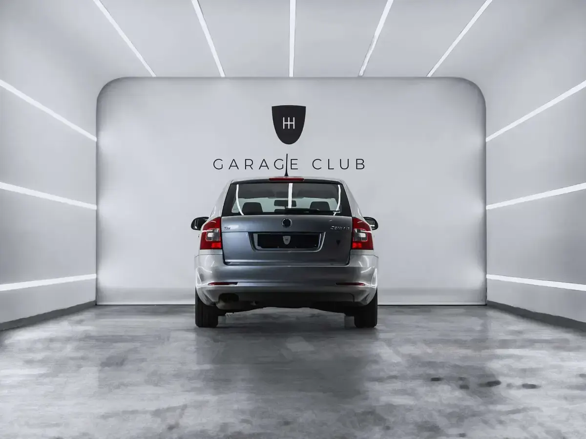 Usado Skoda Octavia Ambition 122 CV (89 kW) 2012 Gris / plata Familiar