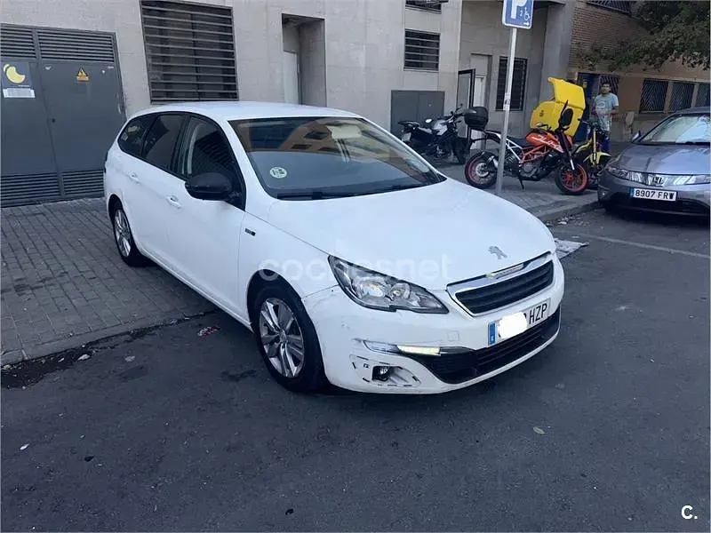 Usado Peugeot 308 SW Access 115 CV (84 kW) 2014 Blanco Familiar