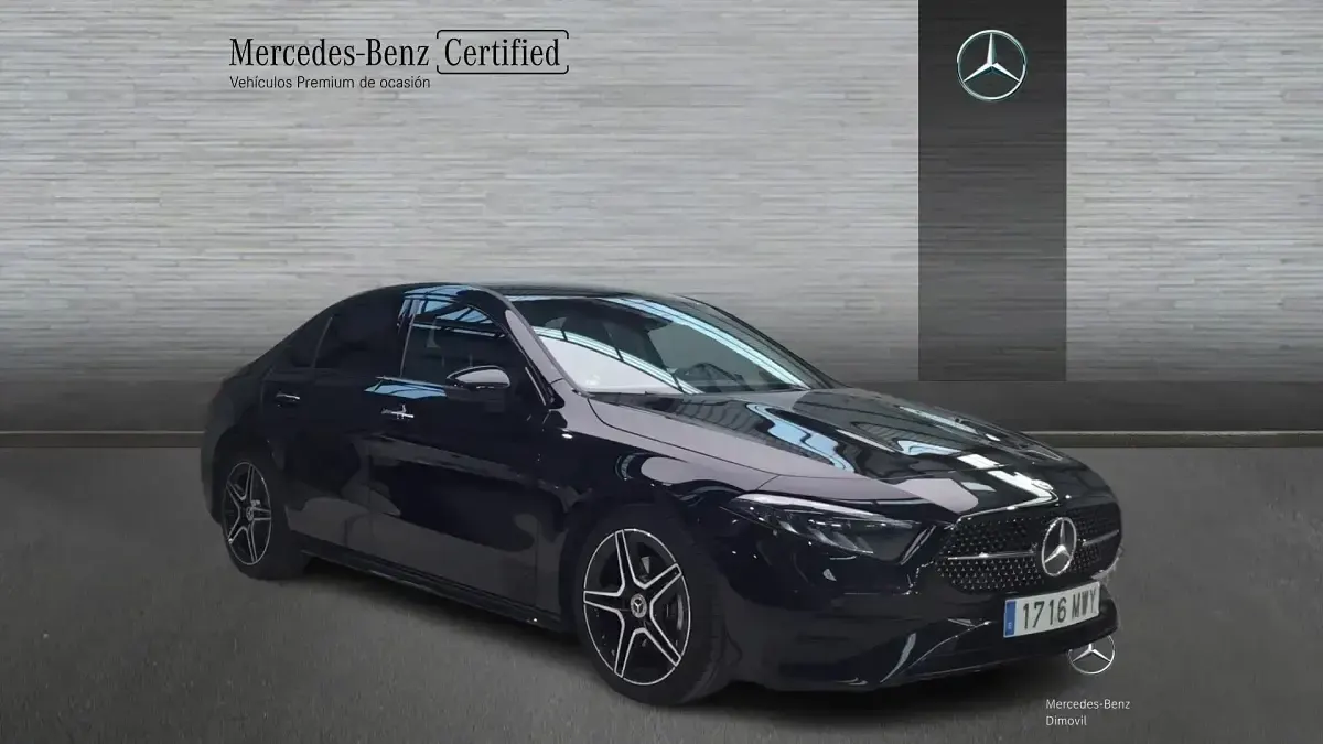 Usado Mercedes A200 AMG line 150 CV (110 kW) 2024 Negro Berlina
