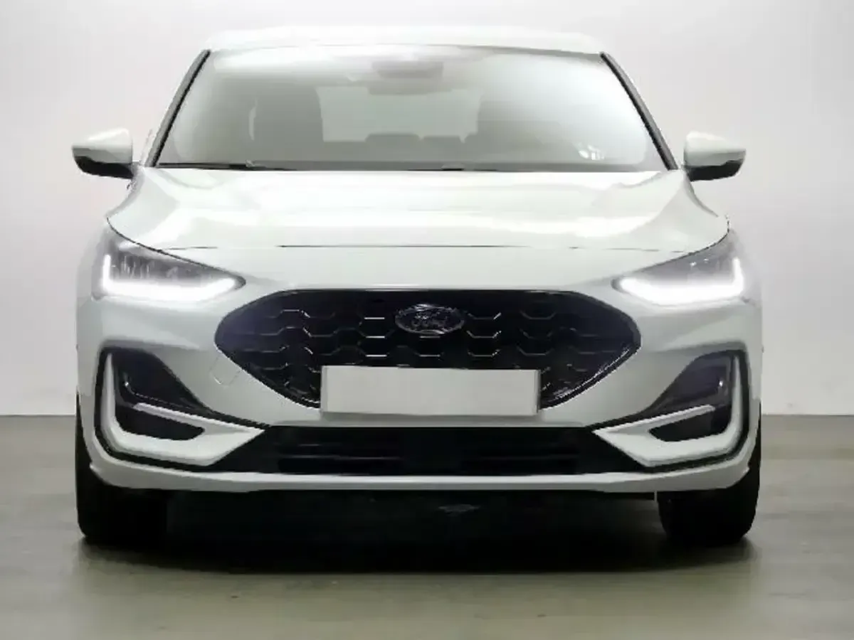 Usado Ford Focus ST-Line 125 CV (91 kW) 2022 Blanco