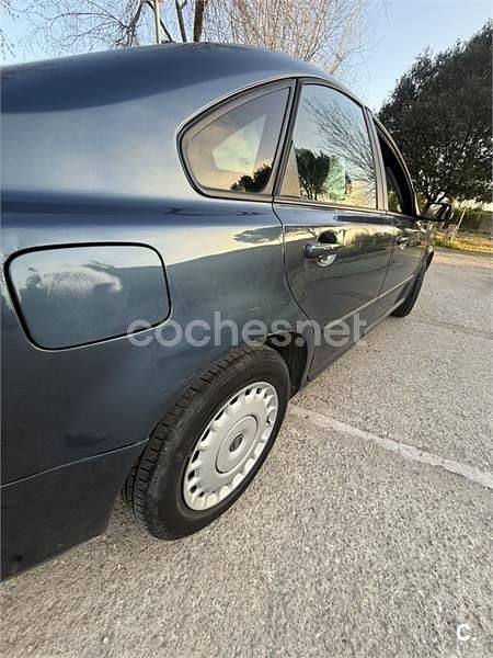 Usado Volvo S40 Kinetic 100 CV (73 kW) 2005 Azul Berlina