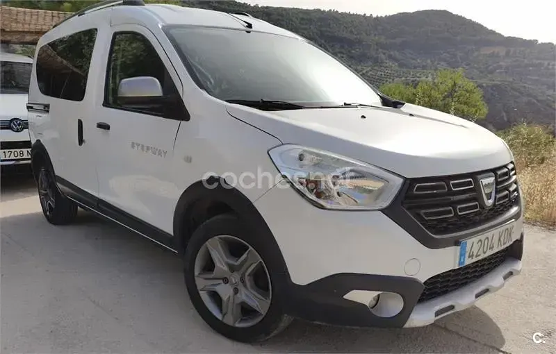Usado Dacia Dokker Stepway 90 CV (66 kW) 2017 Blanco Monovolumen