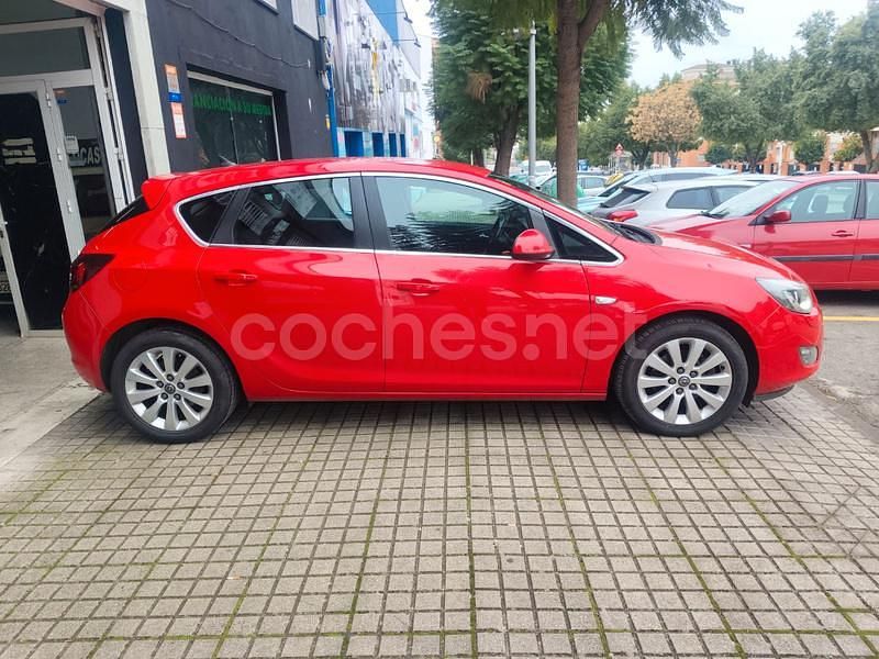 Usado Opel Astra Sportive 130 CV (95 kW) 2013 Azul Berlina