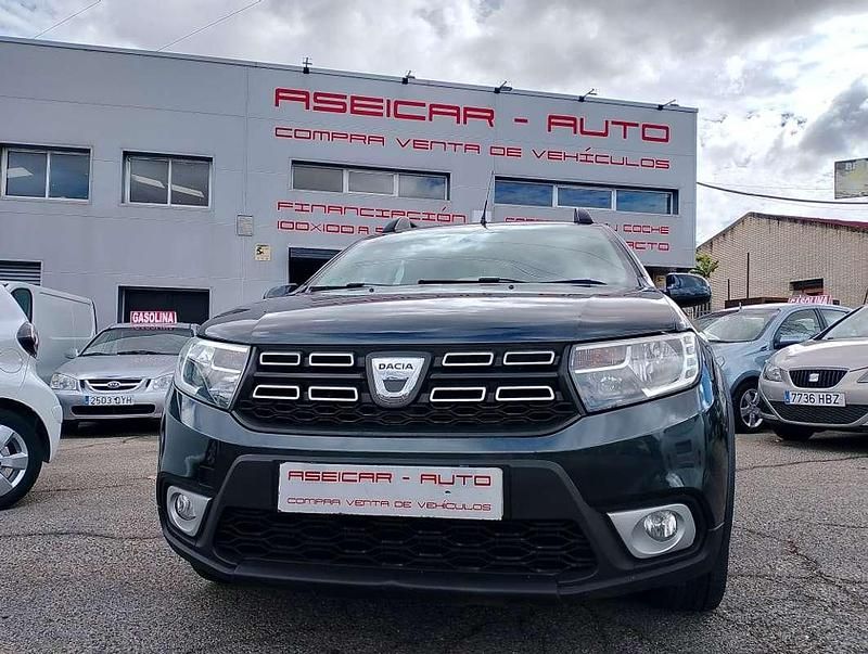 Usado Dacia Sandero Stepway 90 CV (66 kW) 2017 Plateado Utilitario