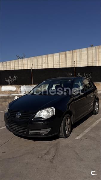 Usado VW Polo Advance 80 CV (58 kW) 2005 Negro Utilitario