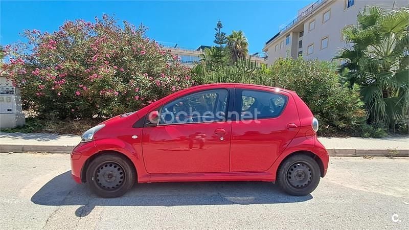 Rojo Usado 2010 Toyota Aygo Utilitario | 6500 € (Un poco caro) - Imagen 1/4