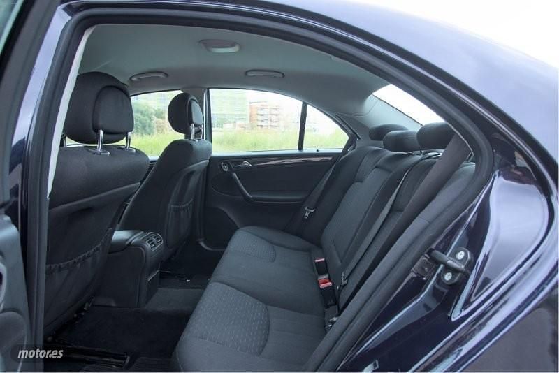 Usado Mercedes C220 Elegance 150 CV (110 kW) 2004 Azul Familiar